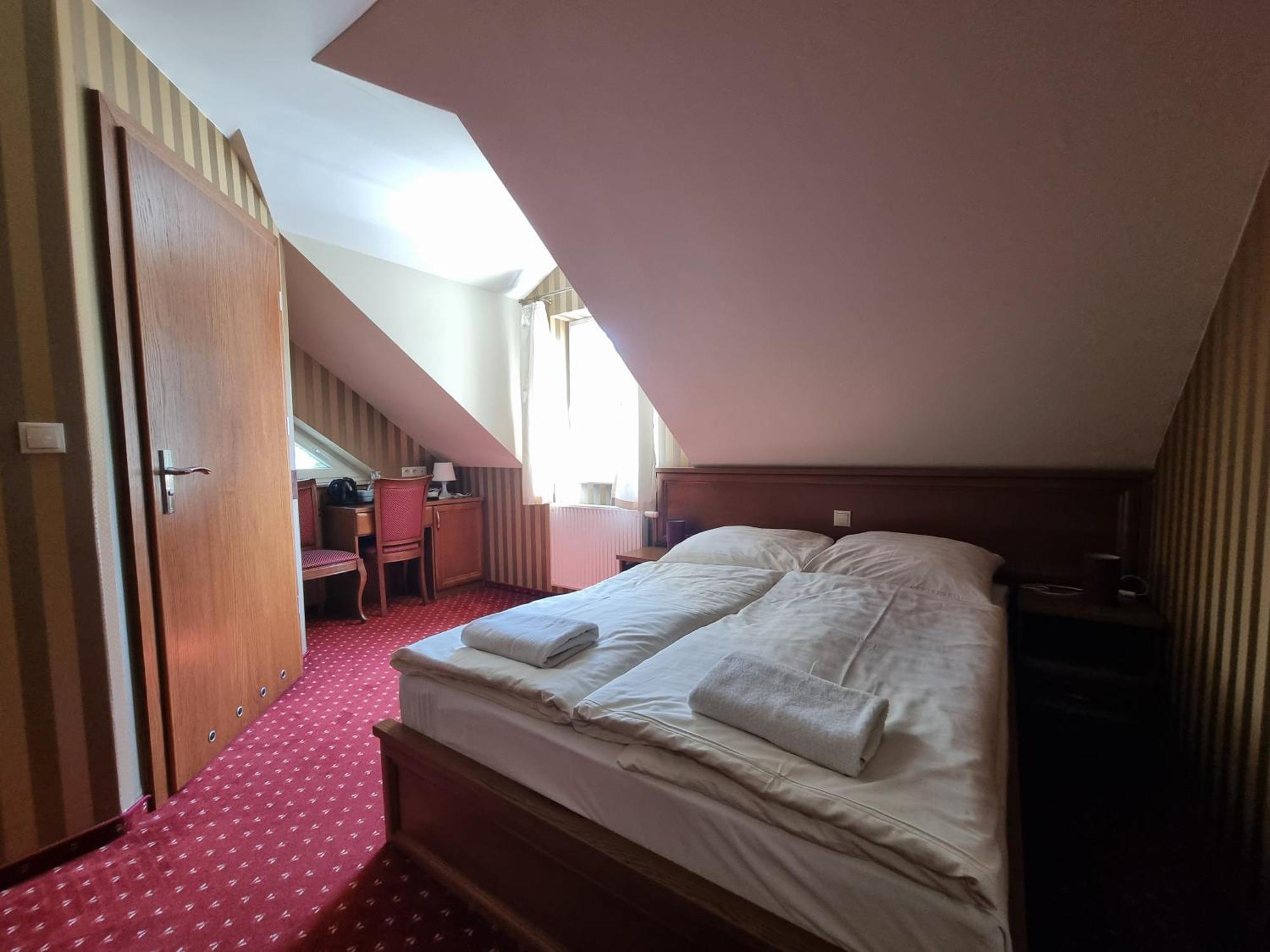 Palac Lucja Bb Zakrzów Exteriér fotografie