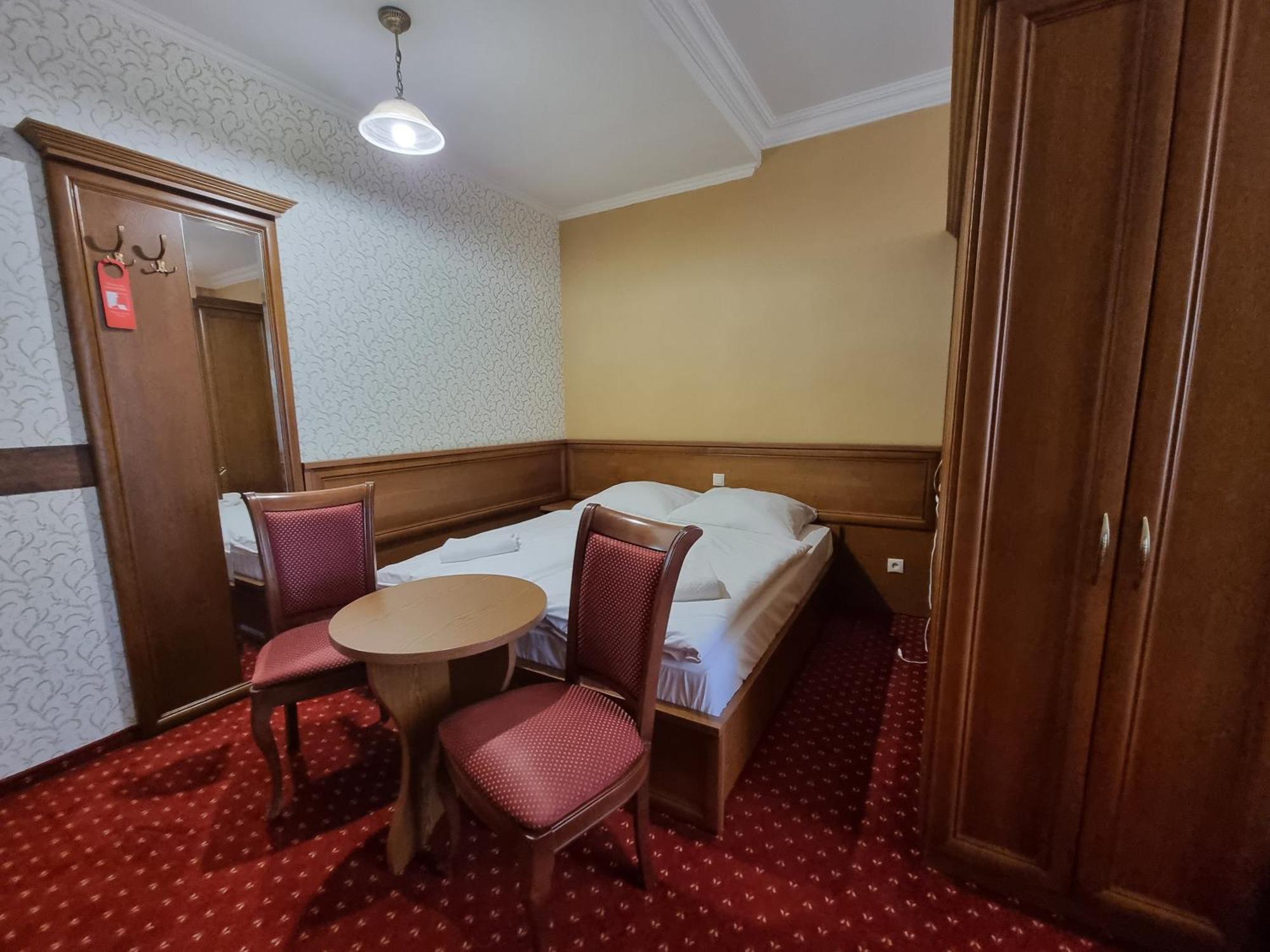 Palac Lucja Bb Zakrzów Exteriér fotografie