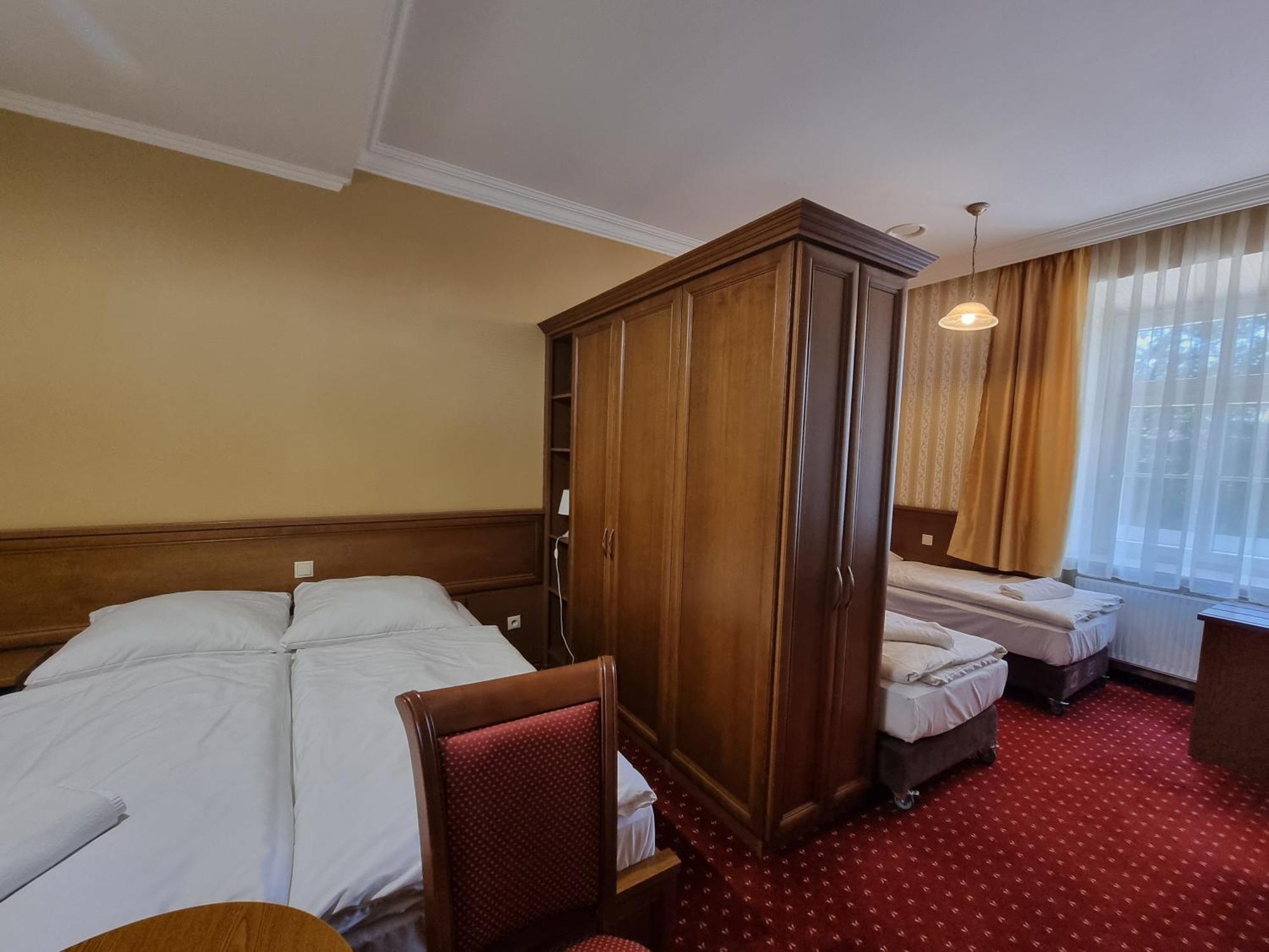 Palac Lucja Bb Zakrzów Exteriér fotografie