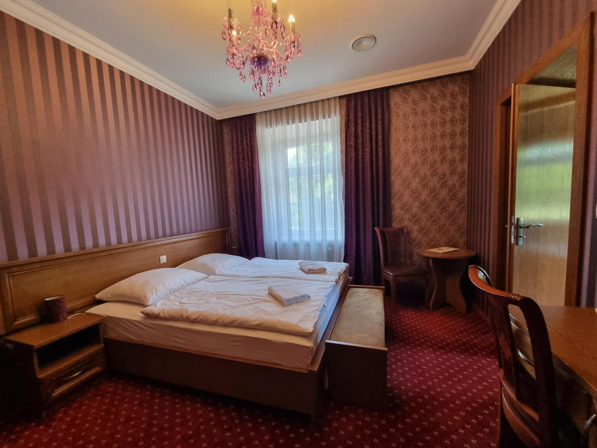 Palac Lucja Bb Zakrzów Exteriér fotografie
