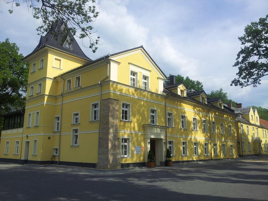 Palac Lucja Bb Zakrzów Exteriér fotografie