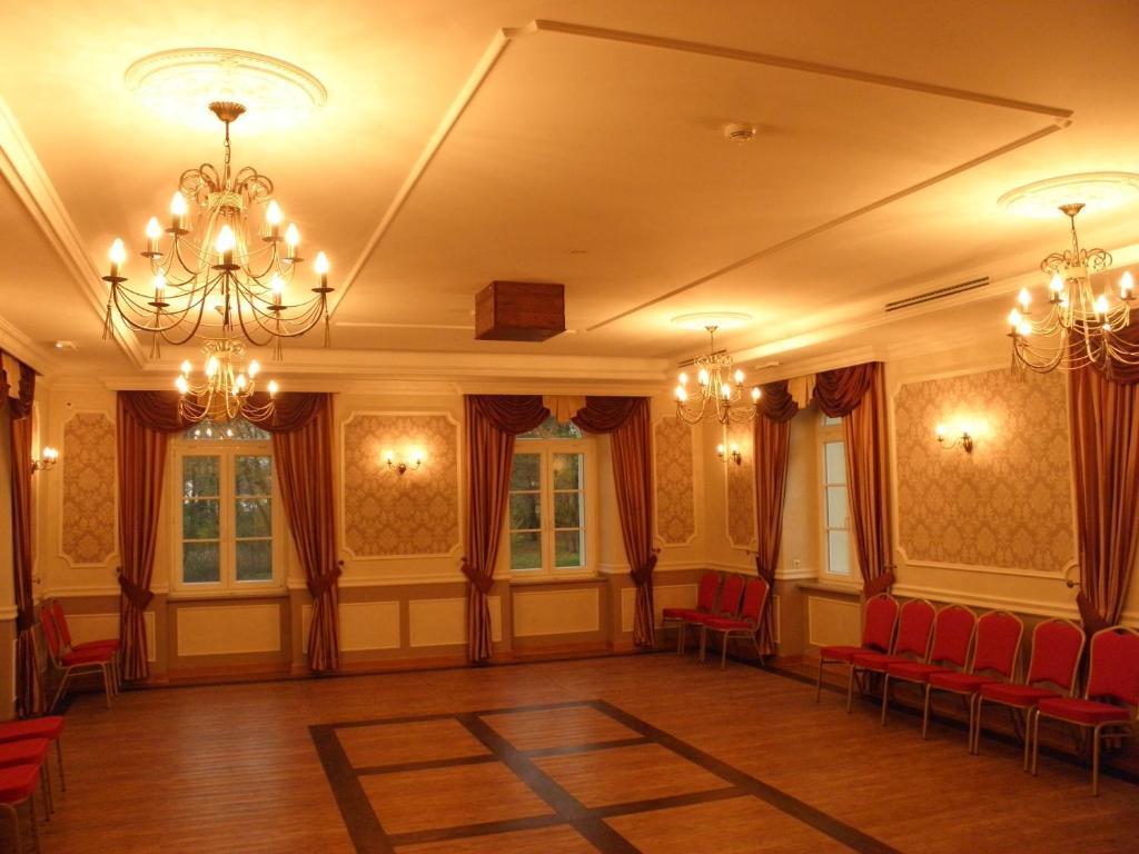 Palac Lucja Bb Zakrzów Exteriér fotografie