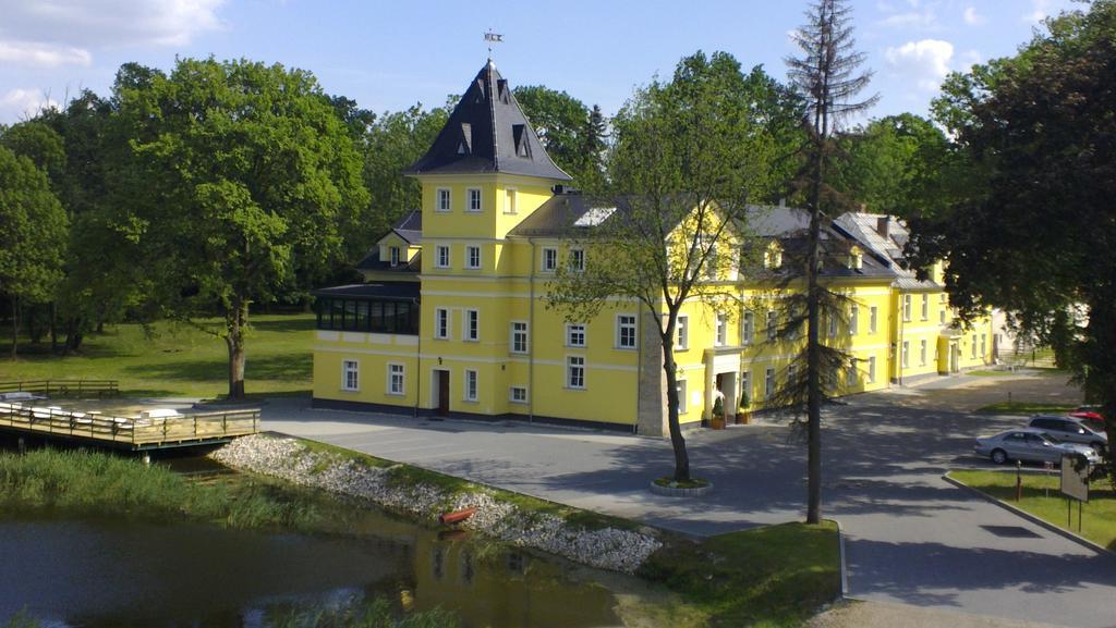 Palac Lucja Bb Zakrzów Exteriér fotografie
